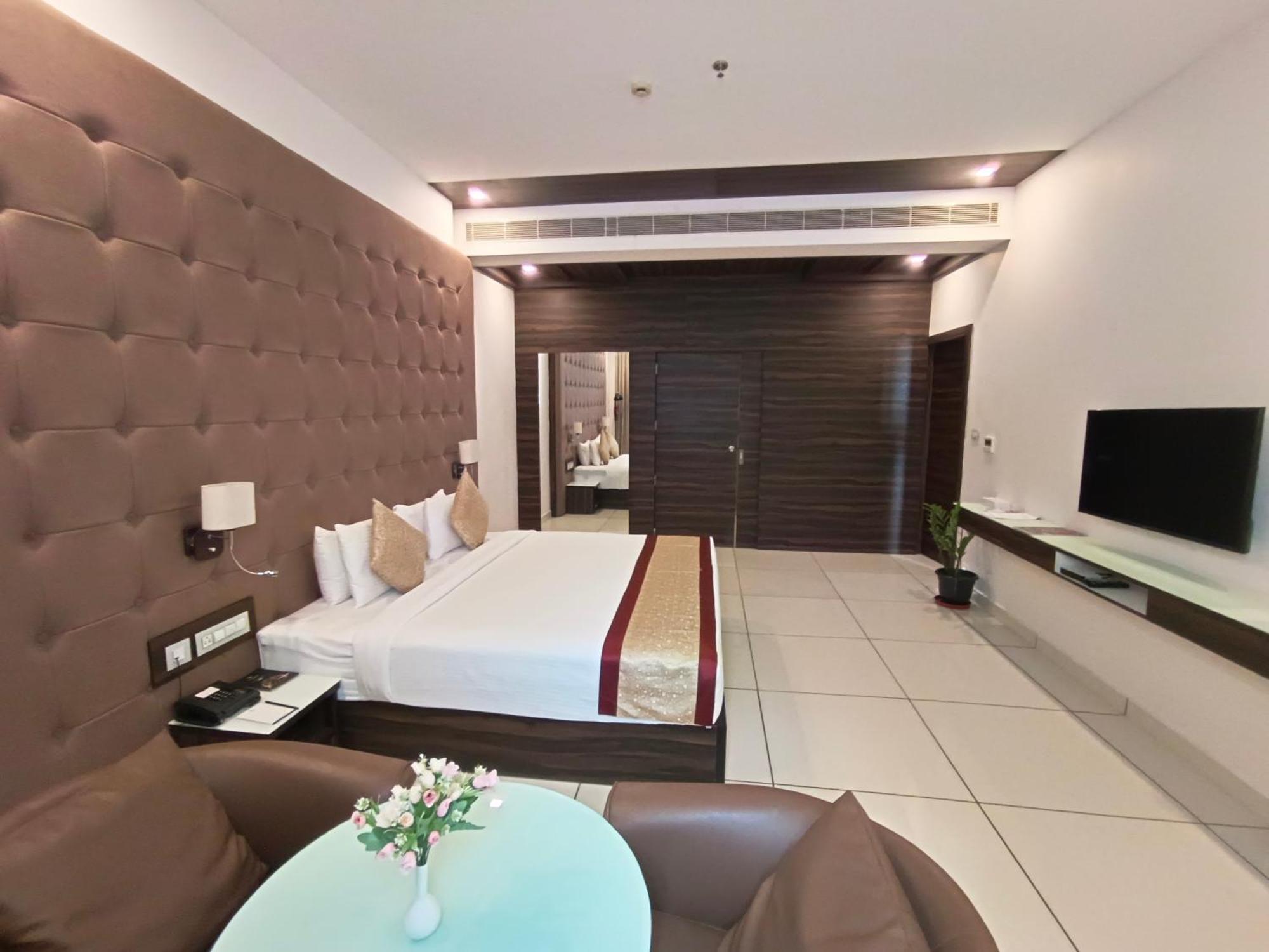Blue Serene Resort กูรูวาเยอร์ ภายนอก รูปภาพ